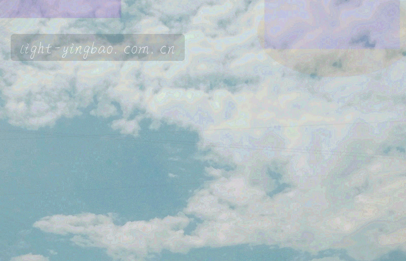 手机界面与索引卡并置的俯拍构图，色调偏暖